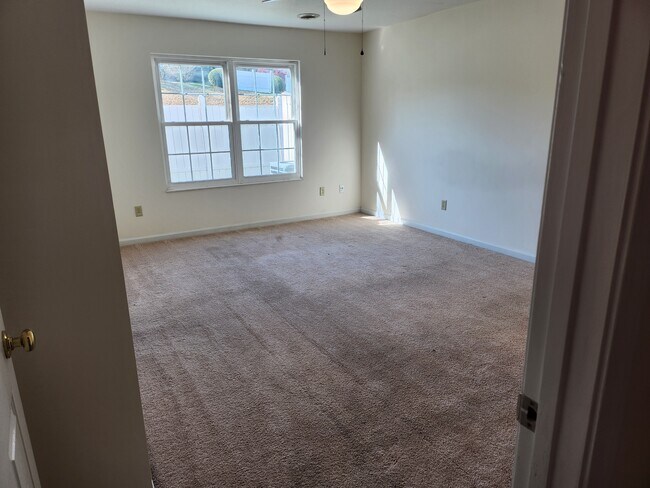 Building Photo - 1719 Wood Song Ln