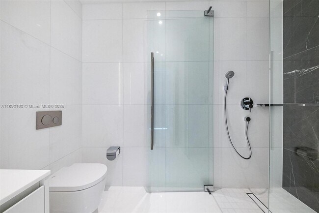 Building Photo - 300 Biscayne Blvd Way