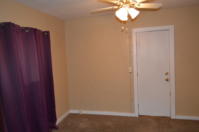 Bedroom - 610 N Bluff Ave