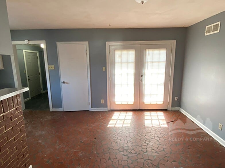 Building Photo - 2463 Brewster Ave