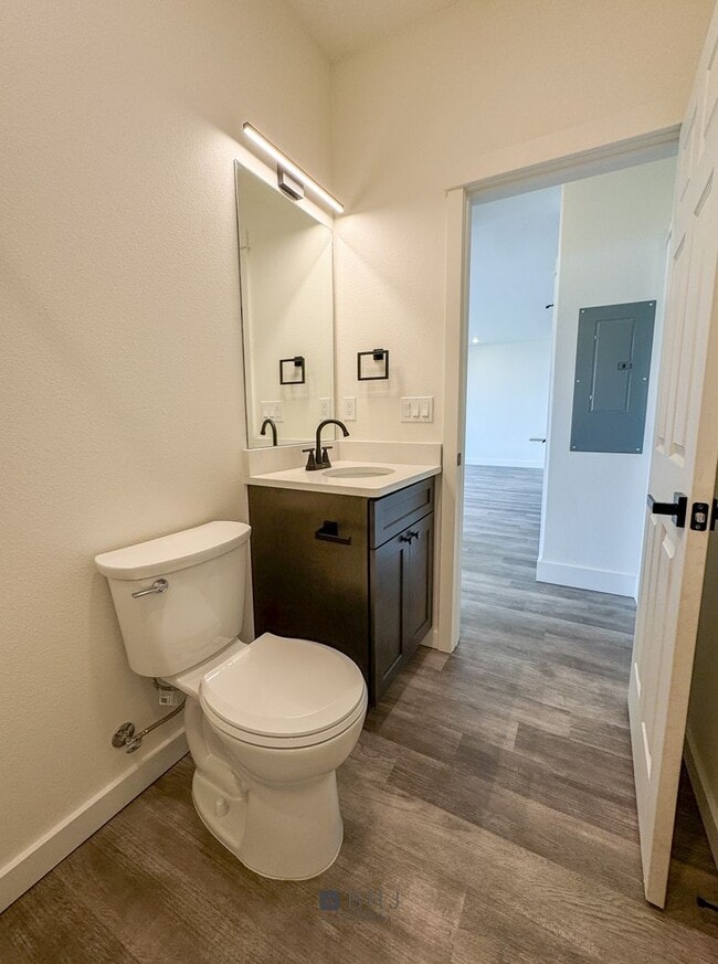 Building Photo - BRAND NEW Pet Friendly 2 bed/ 2 bath apartment!