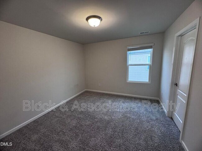 Building Photo - 129 Boone Lake Way