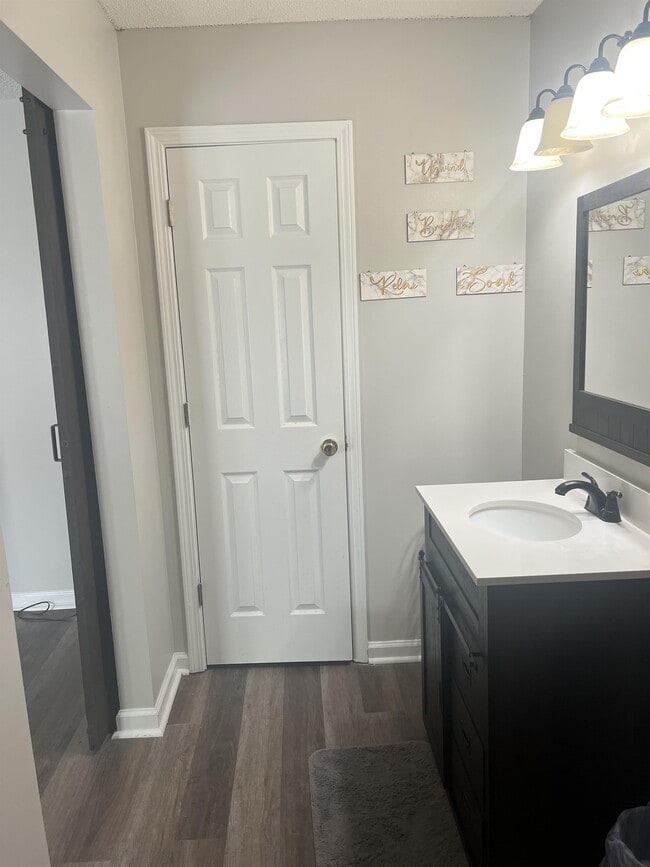 Building Photo - 822 Waterfield Dr