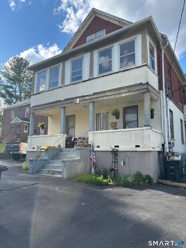 Building Photo - 74 Roosevelt Ave