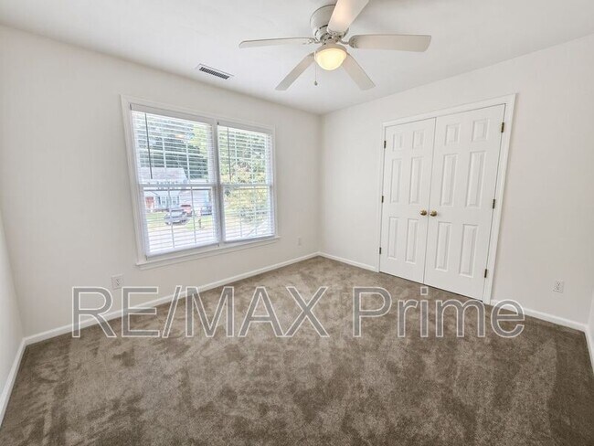 Building Photo - 413 Saddle Ct