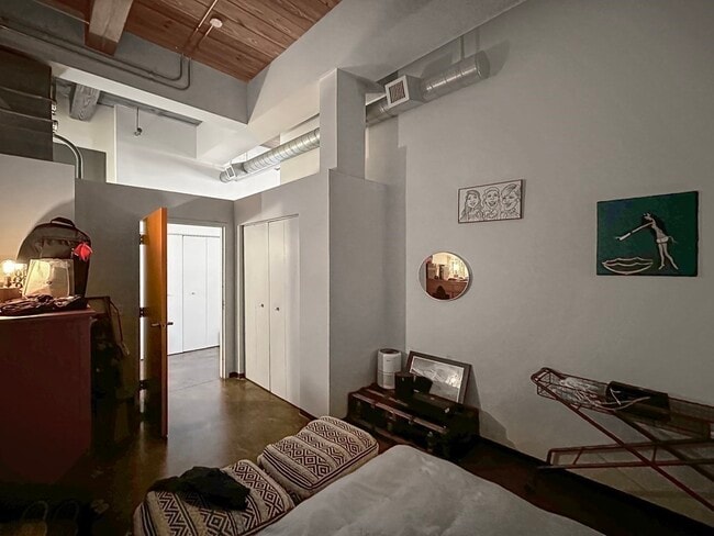 Building Photo - 120 Holmes St