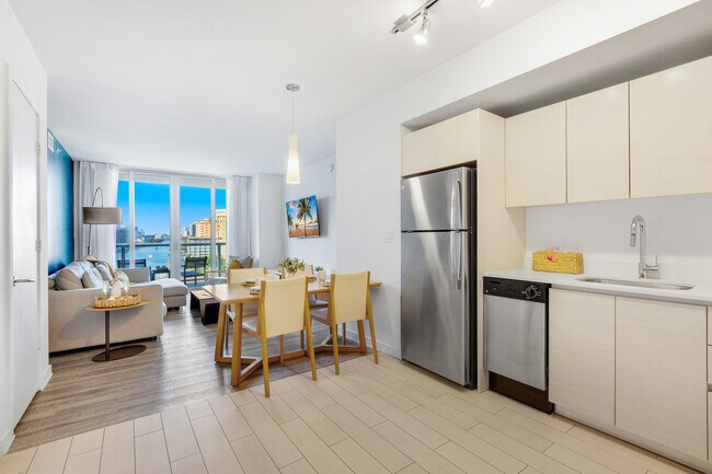 Building Photo - 2602 E Hallandale Beach Blvd