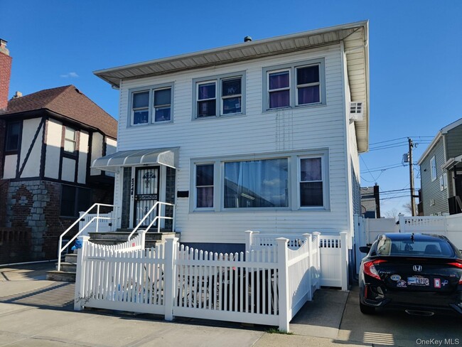 Primary Photo - 524 W Chester St