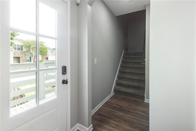 Building Photo - 544 Georgia Way