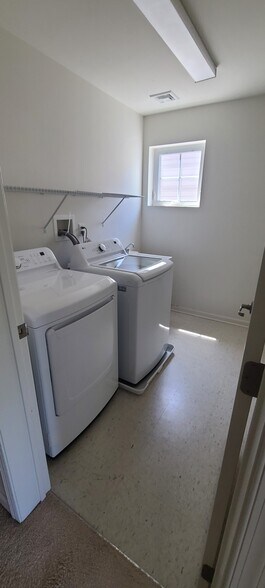 Building Photo - 408 Waterview Ct