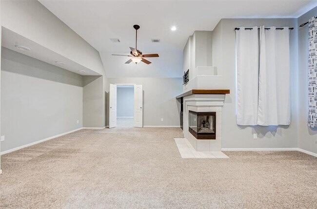 Building Photo - 18 Candle Pine Pl
