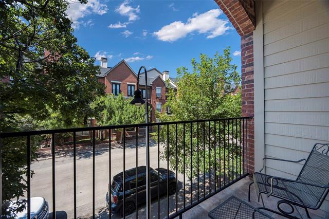 Building Photo - 2222 Marilla St