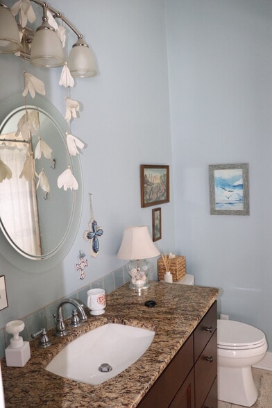 Upstairs Bathroom - 1019 W 21st Ave