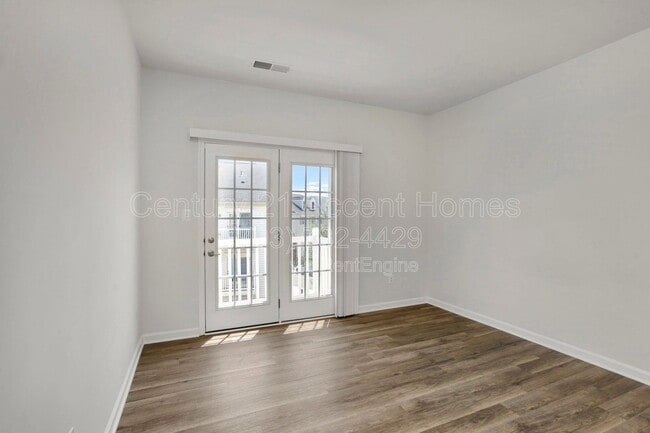 Building Photo - 24676 Hutchinson Farm Dr