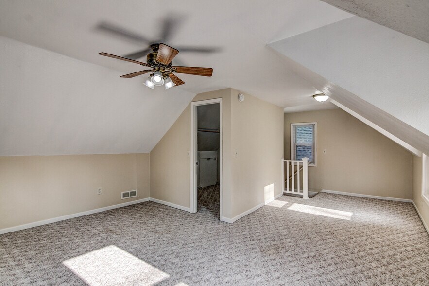 Building Photo - 616 Davis Ave