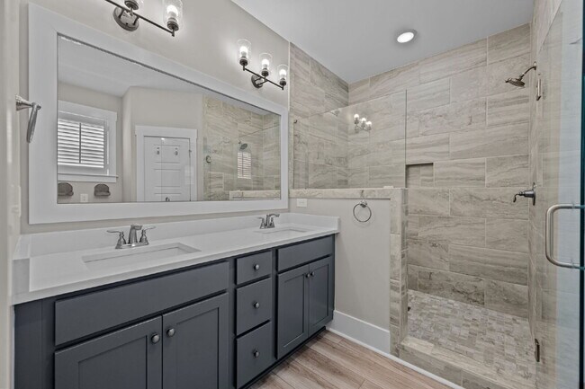 Building Photo - "Coastal Comfort Awaits: Spacious 3-Bed, 3-Bath Home in Holly Ridge!"