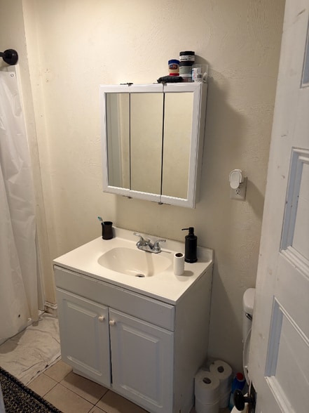 Building Photo - 193 Vernon St