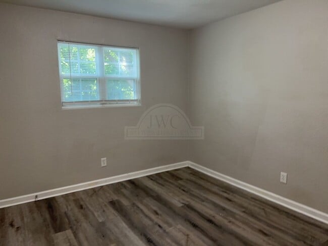 Building Photo - 1708 Goode Dr