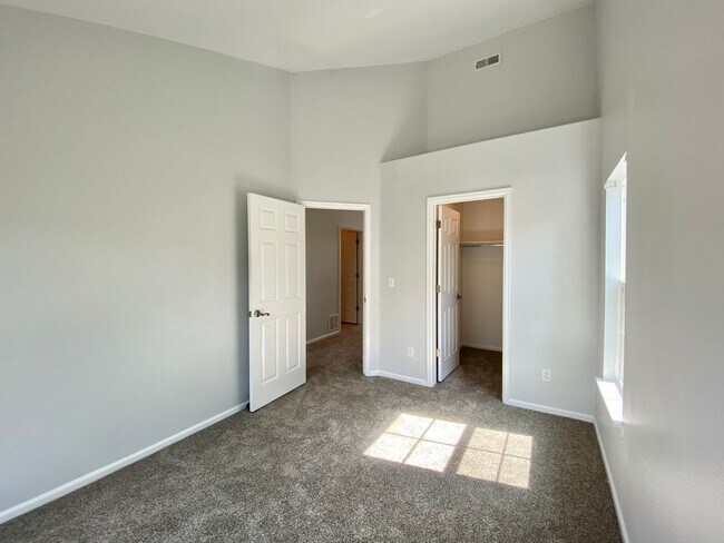 Building Photo - Fantastic Highlands Ranch Townhome - 3bed,...