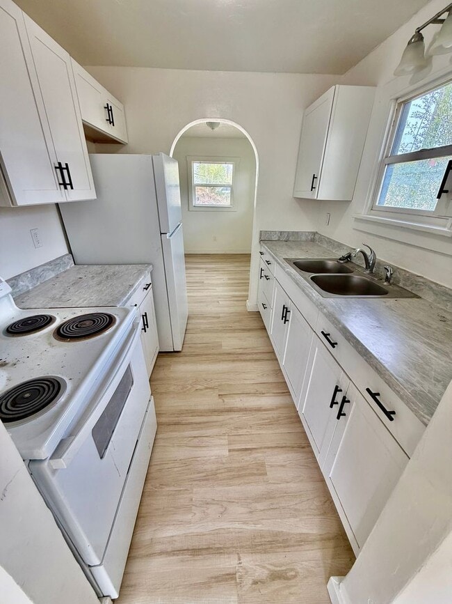 Building Photo - Renovated 3 bed 1 bath fenced yard and storage shed