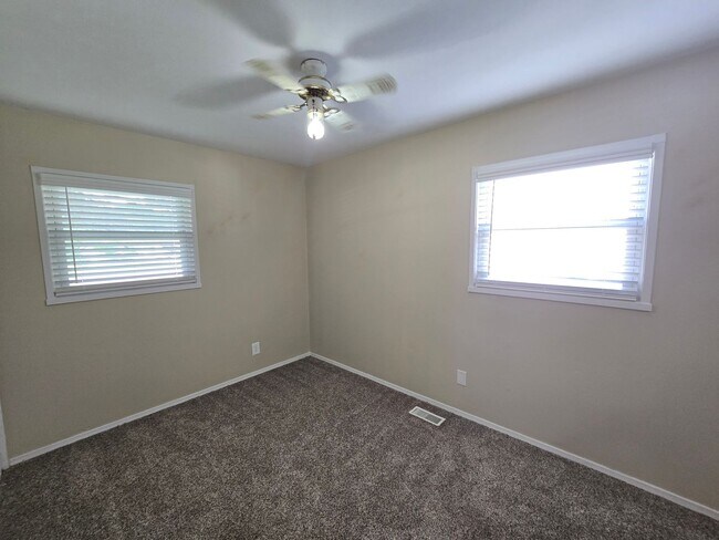 Building Photo - YOU CAN STOP YOUR SEARCH! Jeffersontown / Jtown Rental with 3 Bedrooms, 1 Full Baths, Ranch, 1 Ca...