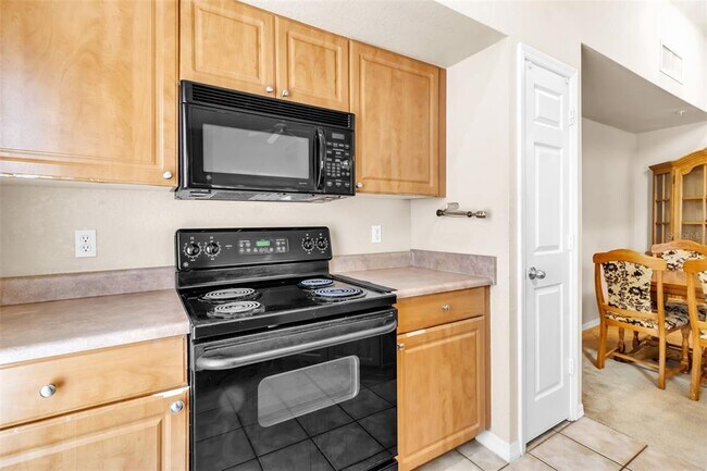 Building Photo - 5541 Rosehill Rd
