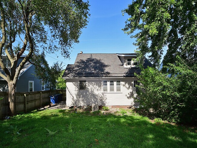 Building Photo - Elmwood Park Charmer