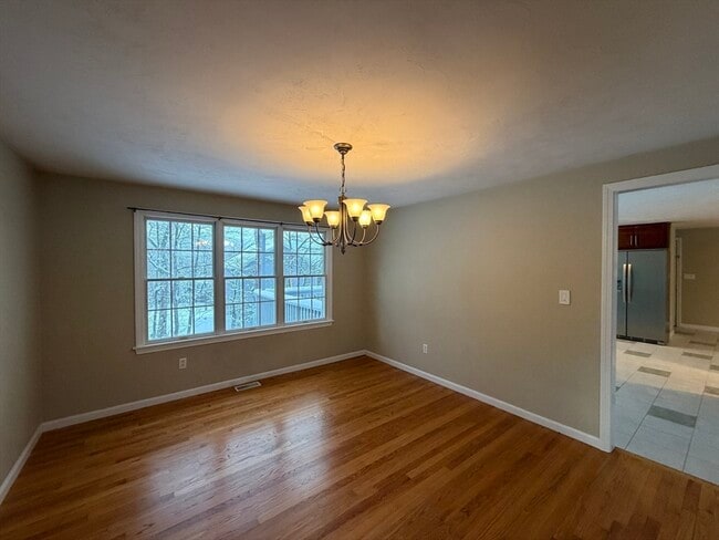 Building Photo - 25 Wren Terrace