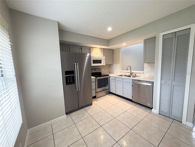Building Photo - 1225 Coral Coast Dr