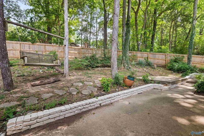 Building Photo - 1305 Hiwan Trail SE