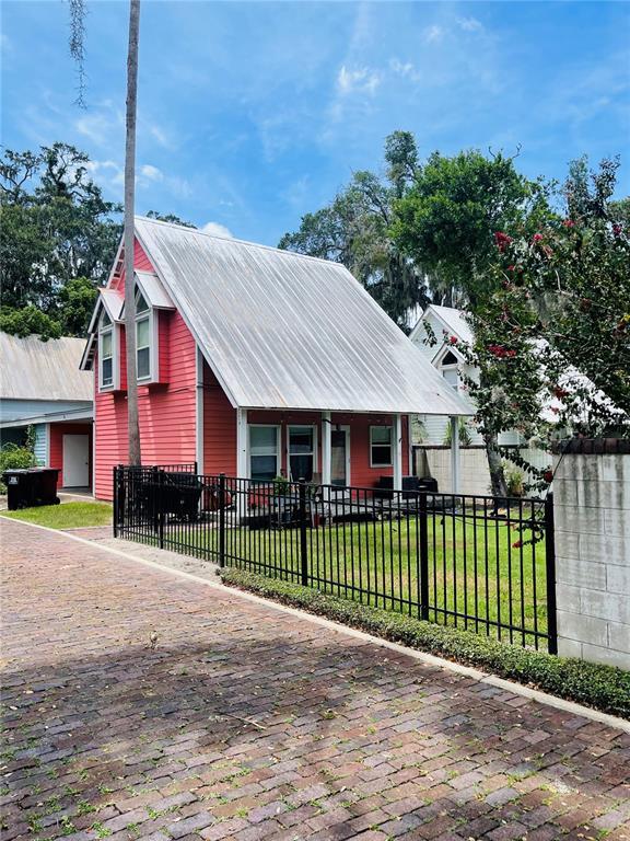 Building Photo - 754 N Westmoreland Dr