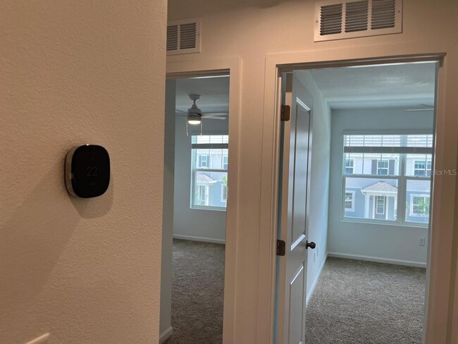 Building Photo - 9815 Walkway Dr