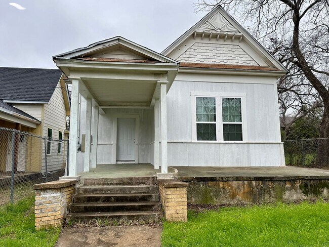 Building Photo - 1110 N 11th St