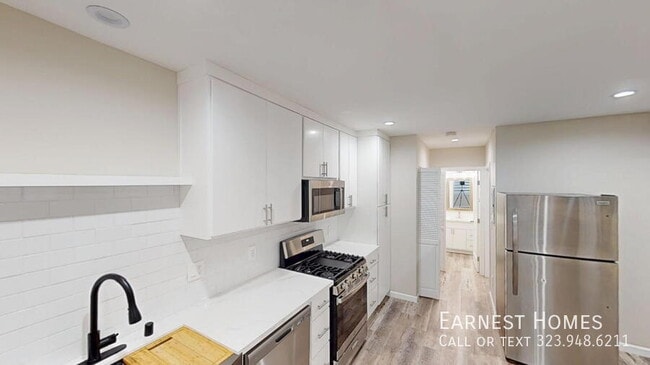 Building Photo - 2809 W 46th St