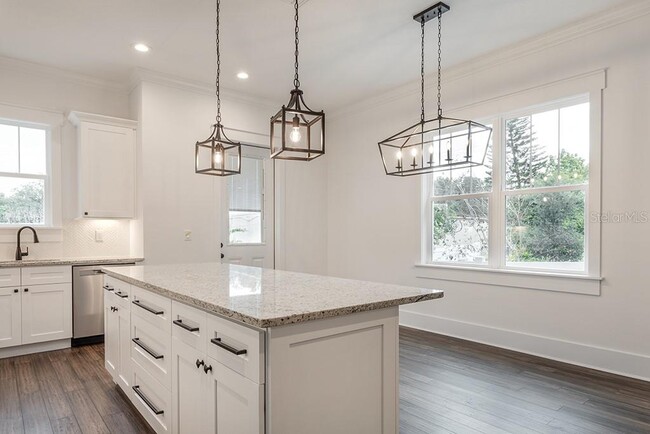 Building Photo - 1408 E Curtis St