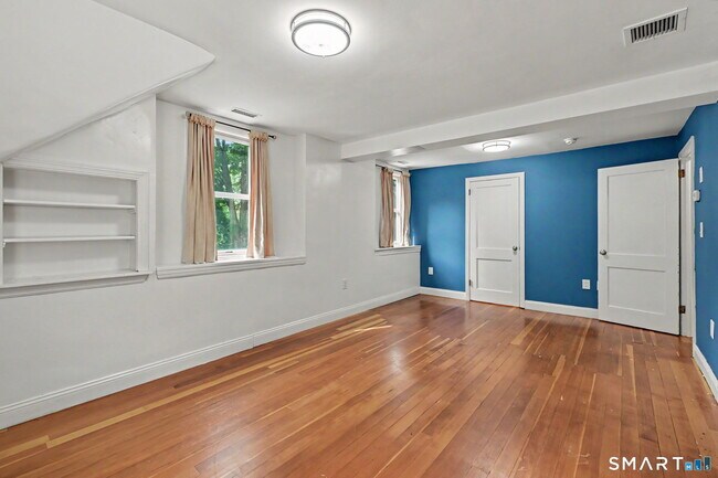 Building Photo - 10 Old Hawleyville Rd