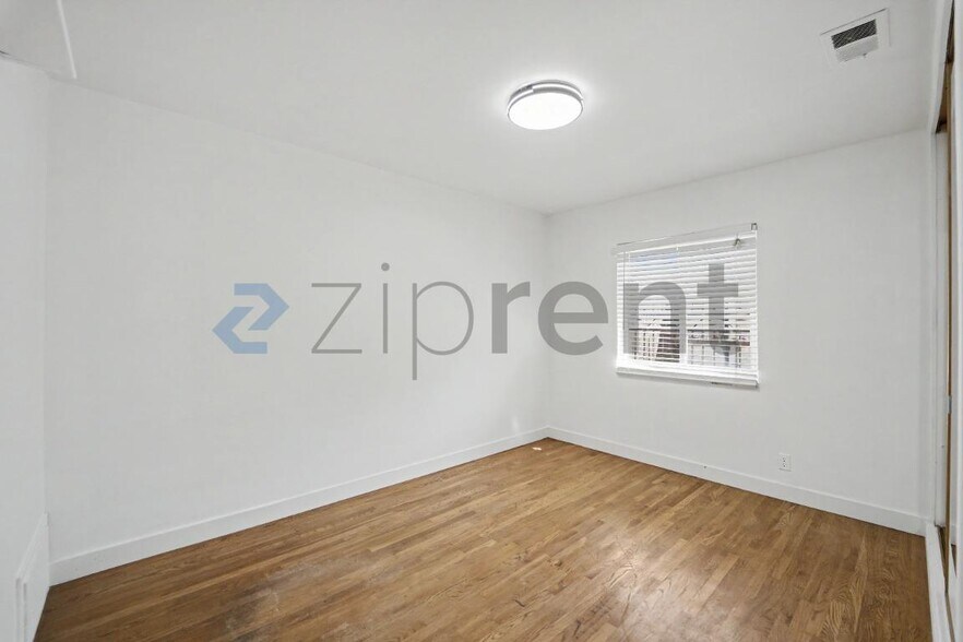 Building Photo - Unit