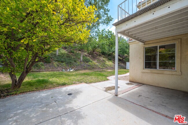 Building Photo - 18639 W Nathan Hill Dr