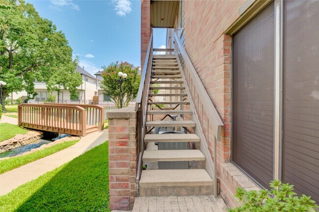 Building Photo - 2023 Gentryside Dr