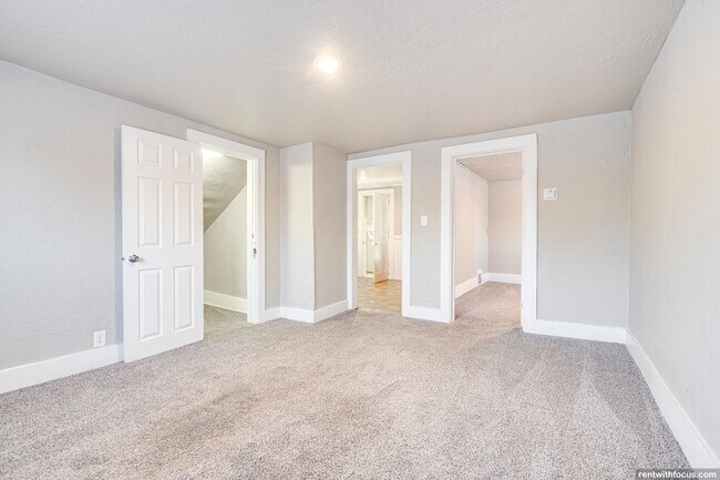 Building Photo - 1350 Manitowoc Rd