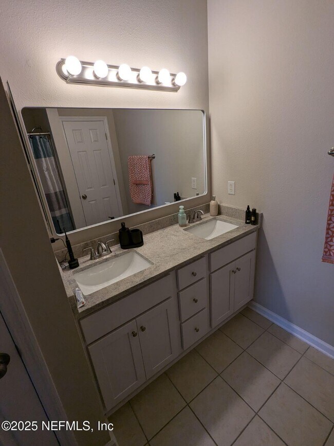Building Photo - 5697 Parkstone Crossing Dr