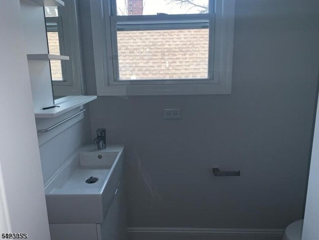 Building Photo - 52 Thomas St