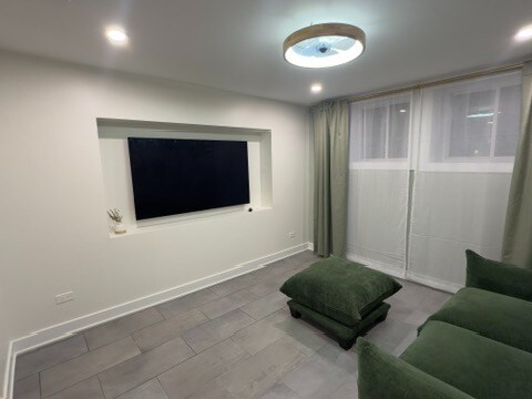 Building Photo - 1529 N Maplewood Ave