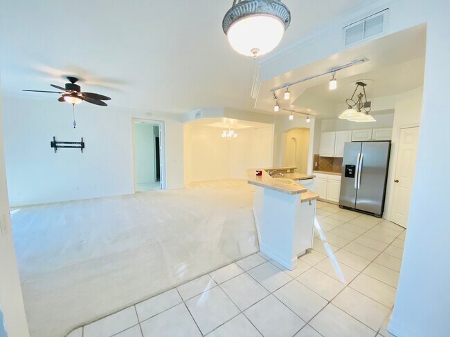 Building Photo - WCR CONDO
