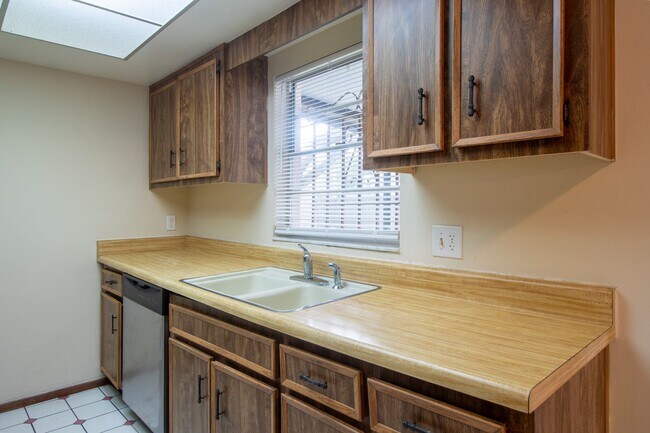 Building Photo - Move-In Ready 3-Bedroom, 2-Bathroom Rental...