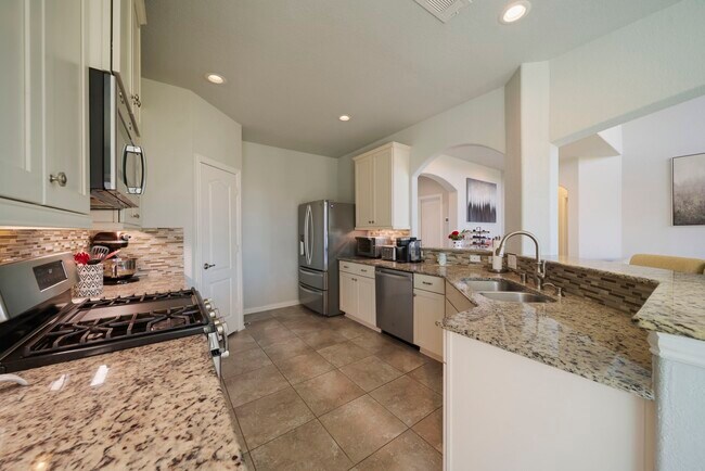 Building Photo - 1707 Benbrook Hollow Ln