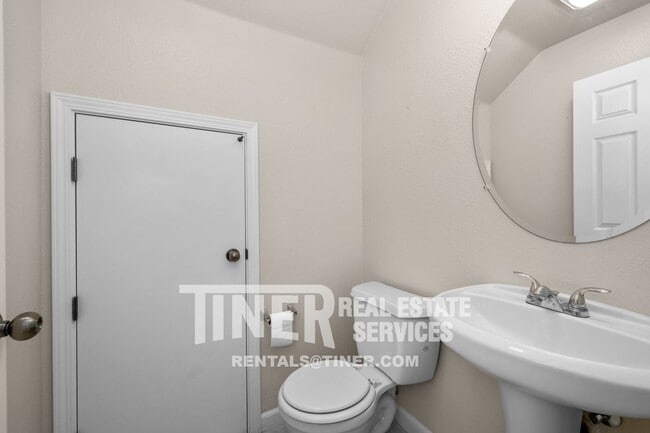 Building Photo - 1707 Grey Bunny Dr