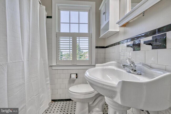 Building Photo - 6473 Blenheim Rd