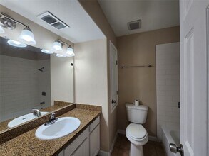 Building Photo - 17401 Red Oak Dr