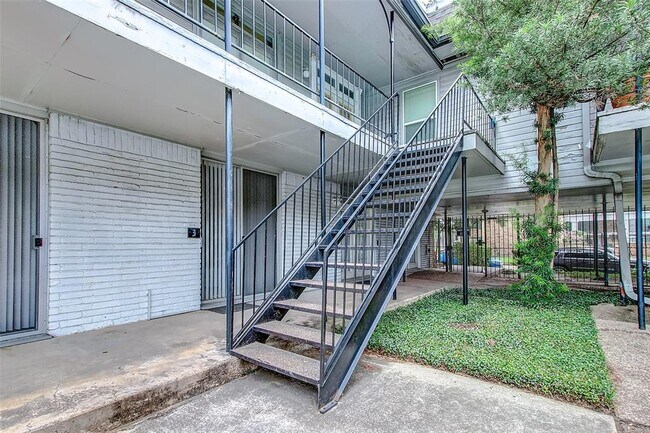 Building Photo - 3300 Yorktown St